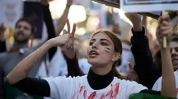 Die USA verhängen Sanktionen gegen drei iranische Beamte wegen Niederschlagung von Protesten