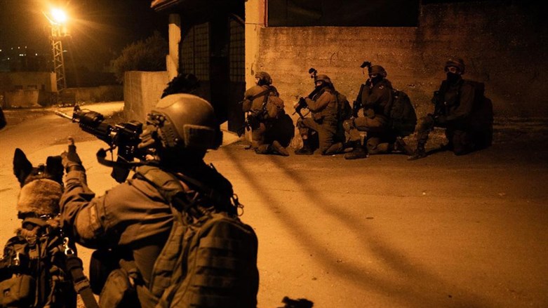 Bewaffnete Terrorverdächtige feuern auf israelische Sicherheitskräfte