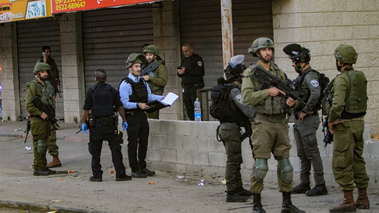 Polizeikommissar lobt Beamten, der Terroristen in der Nähe von Huwara neutralisiert hat