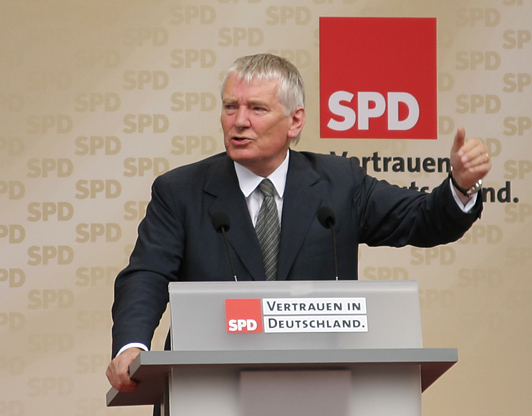Ex-Innenminister Otto Schily sieht in »Reichsbürger«-Gruppe sei »keine reale Bedrohung«