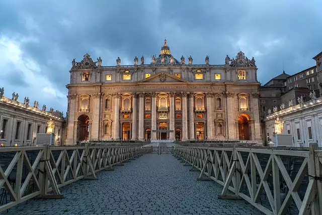 Nonne kritisiert die Unempfindlichkeit gegenüber Christenverfolgung und kritisiert das Schweigen des Vatikans