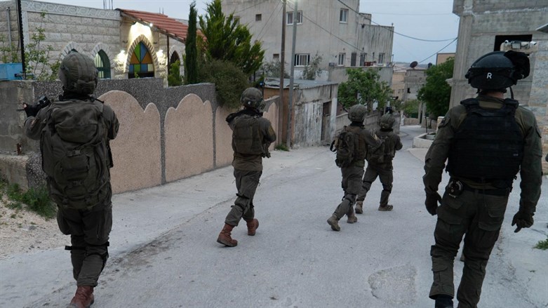 Israelische Streitkräfte nehmen bei einer Razzia im Westjordanland 17 Terrorverdächtige fest