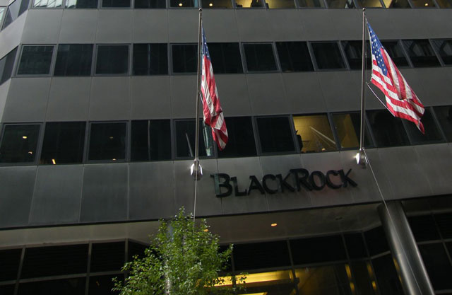 Merz ehemaliger Arbeitgeber BlackRock verliert 1,5 Billionen Dollar, plant 500 Entlassungen