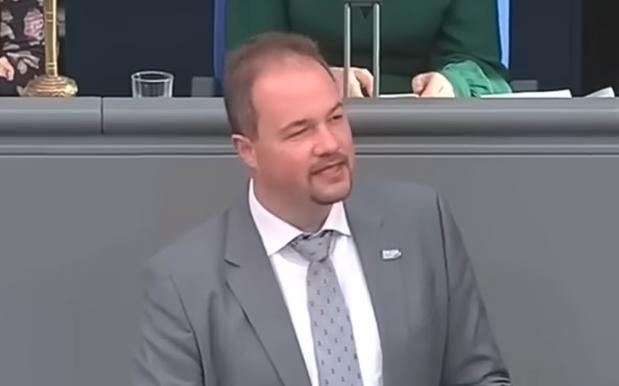 Rassismus: Linke Abgeordnete forderten den Rauswurf jesidischer Besucher im Bundestag