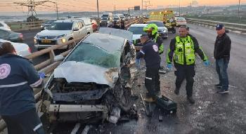 Mutmaliche-PA-Autodiebe-waren-an-einem-Unfall-beteiligt-bei-dem-vier-Personen-in-Zentralisrael-verletzt-wurden