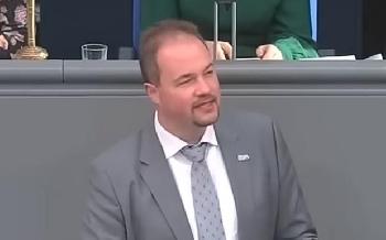 Rassismus-Linke-Abgeordnete-forderten-den-Rauswurf-jesidischer-Besucher-im-Bundestag