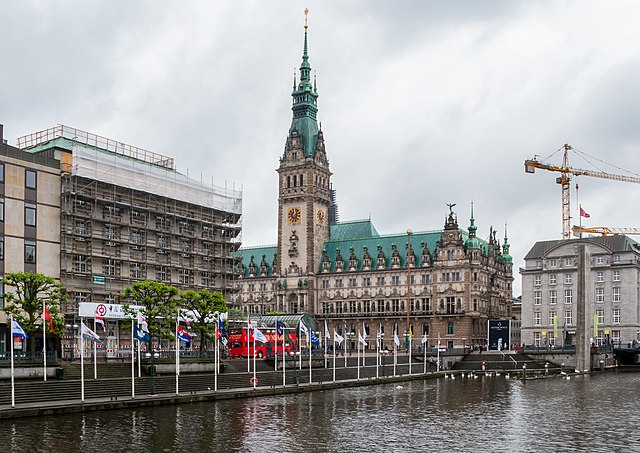 Hamburg kauft immer mehr Hotels für „Flüchtlinge“ auf
