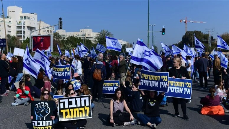 Israelische Regierung reformiert Justizsystem - Proteste auch für Mossad Mitarbeiter erlaubt