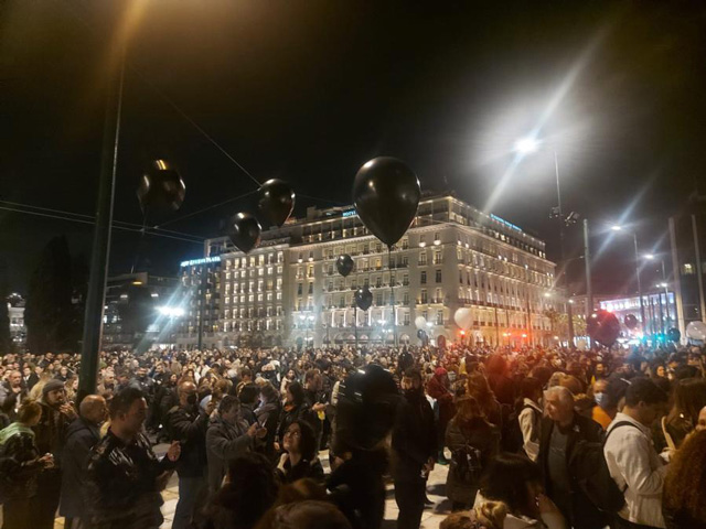 Schweres Zugunglück in Griechenland: Proteste und Unruhen folgen der Tragödie