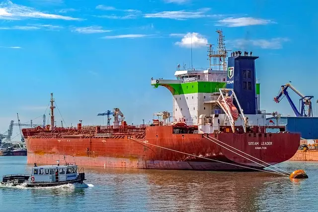 Umweltschützer besorgt: LNG-Schiffe gefährden Artenvielfalt im Wattenmeer durch Chlor-Einsatz