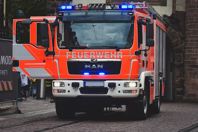 Großbrand in Hamburger Lagerhallen – Innenstadt verdunkelt, Zugverkehr beeinträchtigt