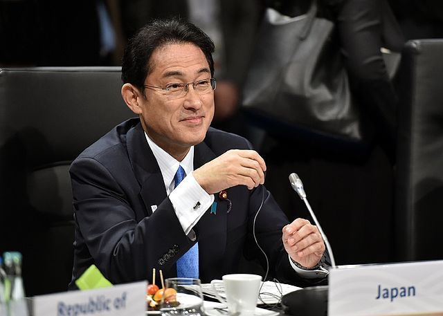 Rauchbombe explodiert während Wahlkampfrede von Japans Premierminister Fumio Kishida