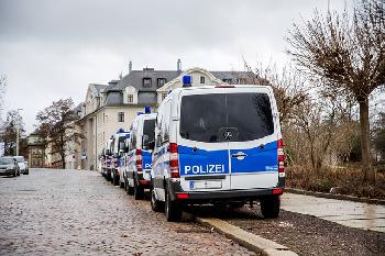 Hunderte-Polizisten-fhren-prventive-Personenkontrollen-und-Razzien-in-Stuttgart-durch