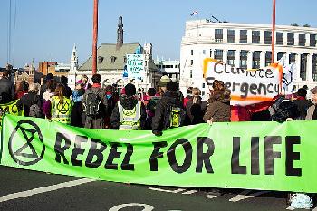 Berliner-Justiz-und-die-Untersttzung-linksradikaler-KlimaAktivisten-Eine-Gefahr-fr-die-ffentliche-Ordnung