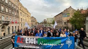 Der-19-Budapester-Marsch-der-Lebenden-Gedenken-an-die-Opfer-des-Holocaust-und-Kampf-gegen-Antisemitismus