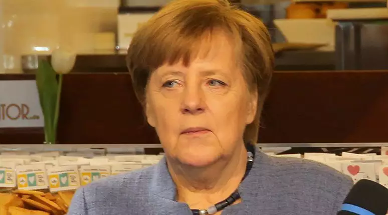 Wann endlich stoßen Medien und      Politik Angela Merkel vom Thron ?