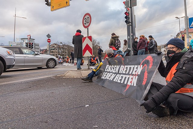 Rücksichtslose Klima-Aktivisten lähmen Berlin - Straßenblockaden führen zu massiven Verkehrsbehinderungen