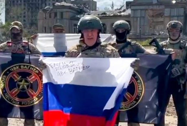 Jewgeni Prigoschin, Chef der Wagner-Gruppe, kritisiert die Demilitarisierung der Ukraine und lobt Selenskyjs Armee