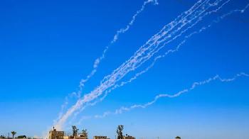 Raketenbeschuss-aus-Gaza-Hhnerstall-in-Eshkol-schwer-beschdigt-Israel-reagiert-mit-Luftangriffen-auf-den-Islamischen-Dschihad