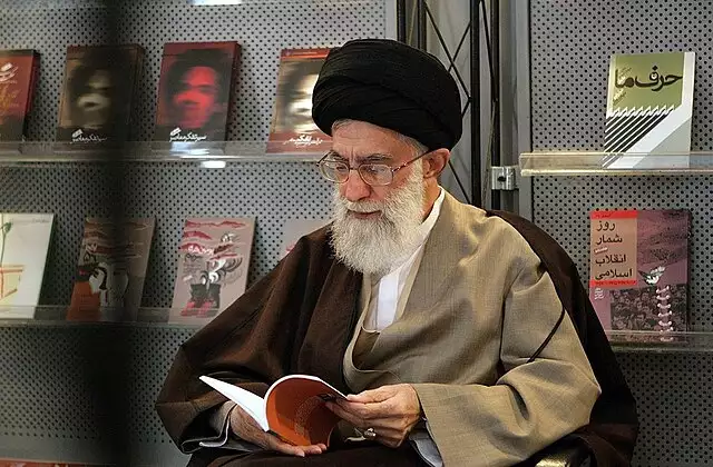 Die Arroganz der Macht: Iranischer Oberster Führer verhöhnt westliche Bemühungen, den Atomwaffenbau zu verhindern