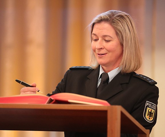 Anschlag auf Claudia Pechstein: Zwischen politischer Rede und persönlicher Sicherheit