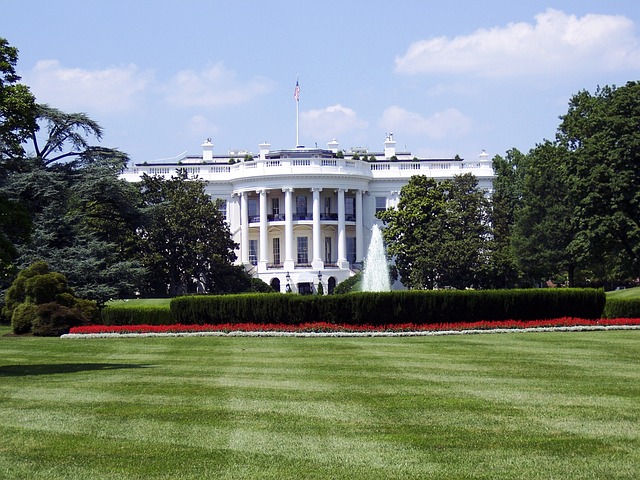 Verdächtiges Pulver im Weißen Haus: Kurzzeitige Evakuierung und Ermittlungen im Gange