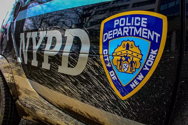 New Yorker Polizeibeamter in 119 Fällen des Besitzes von Kinderpornografie angeklagt: Eine erschreckende Enthüllung
