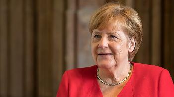 Merkel-Scholz-und-Baerbock-PrivatVisagisten--auf-Staatskosten