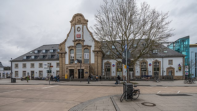 Zeugenaufruf nach mutmaßlichem Messerangriff im Bahnhof Marburg: Was geschah am Samstagabend?