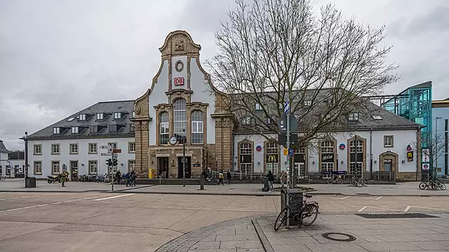 Zeugenaufruf nach mutmaßlichem Messerangriff im Bahnhof Marburg: Was geschah am Samstagabend?