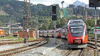 Mure-erfasst-Regionalzug-in-Tirol-Keine-Verletzten-aber-erhebliche-Infrastrukturschden