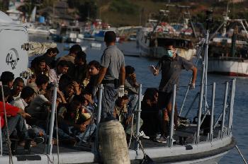 EU-Abgeordnete Anderson beleuchtet illegale Migration in Lampedusa