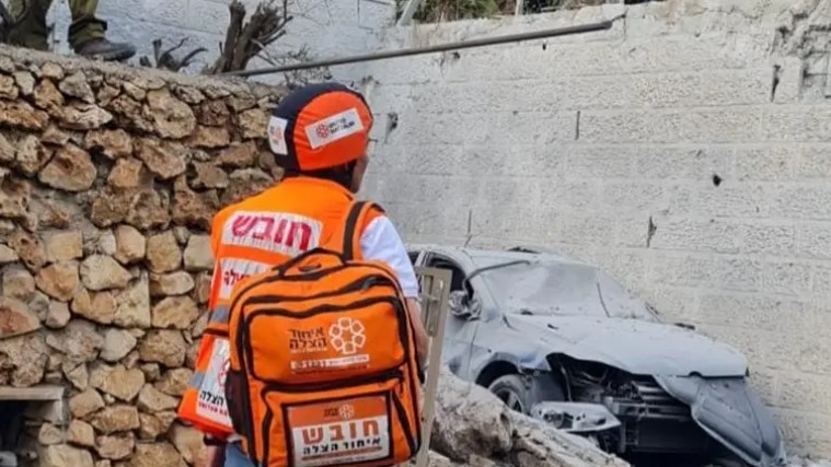 Sieben Verletzte durch Raketenangriff nahe Jerusalem: Ein eindringlicher Blick auf die Arbeit der Ersthelfer und die Folgen für die Zivilbevölkerung