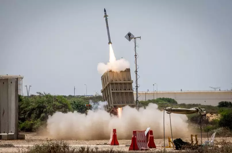 Israelisches Haus in Alfei Menashe durch Rakete aus dem Gazastreifen beschädigt: Ein Angriff, der die Region in Alarmbereitschaft versetzt