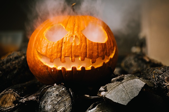 Der Wandel von Halloween: Von heidnischen Ritualen zur kommerziellen Kostümparty