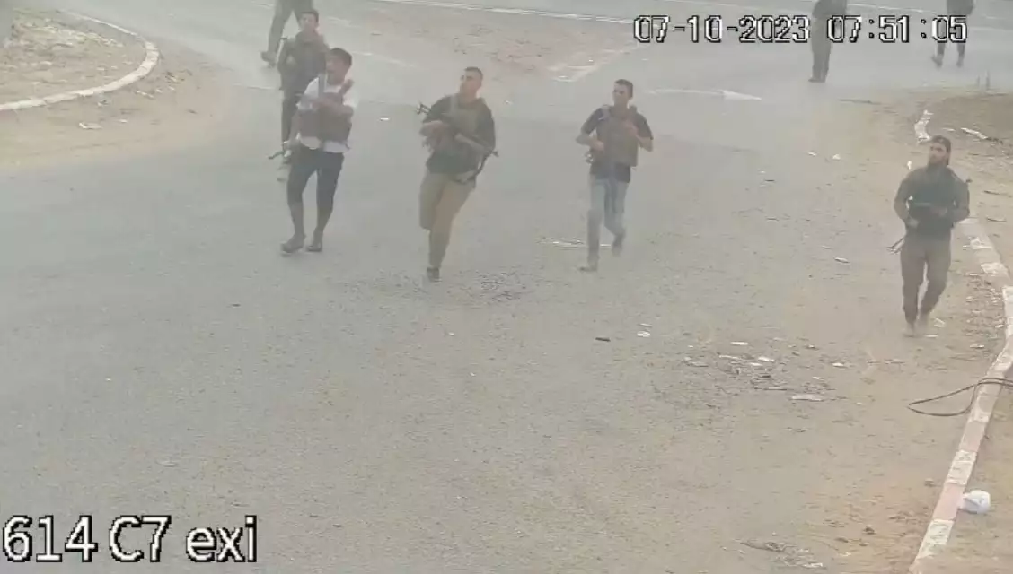 Überlebensbericht eines Supermarktangestellten beim Hamas-Angriff [Video]