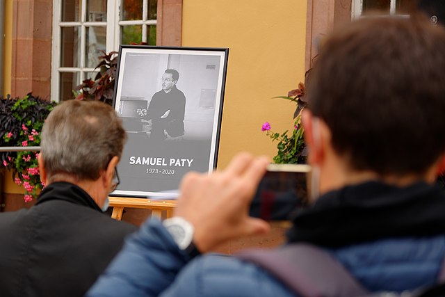 Gerichtsverfahren gegen Schüler nach Enthauptung von Samuel Paty in Paris beginnt