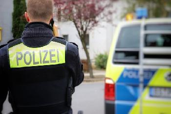 HalloweenKrawalle-in-Hamburg-Polizei-setzt-Wasserwerfer-ein-antisemitische-uerungen-berichtet