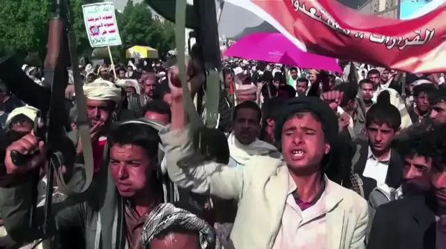 Iran-Unterstützte Houthi-Terroristen Attackieren Schiffe im Roten Meer