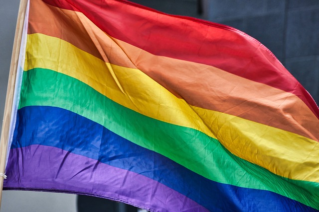 Nächtliche Razzien gegen LGBTIQ-Community in Moskau: Ein Schlag gegen Freiheit und Identität