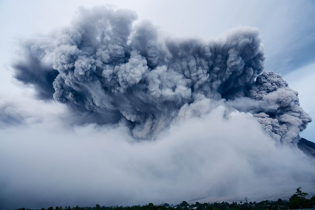 Vulkanausbruch in Indonesien fordert mindestens elf Todesopfer unter Bergsteigern