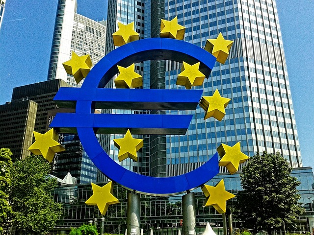 EZB hält Leitzins stabil bei 4,5 Prozent: Eine Strategie gegen Inflation und Konjunktursorgen