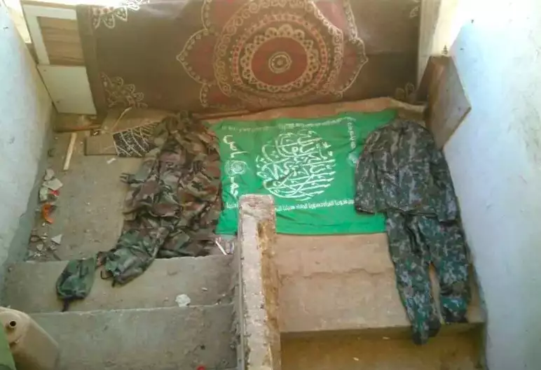 IDF Entdeckt Hamas-Uniformen für Kinder in Beit Hanoun