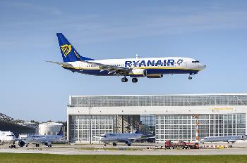RyanairFlugzeug-meldet-Luftnotfall-Pilot-handlungsunfhig-Notlandung-in-Krakau