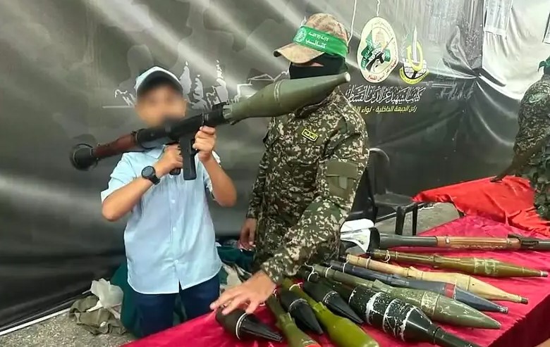 Schockierende Enthüllungen: Hamas missbraucht Kinder im Gazastreifen für Terrorzwecke [Video]