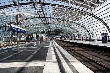Chaos-auf-Schienen-und-Straen-GDLStreik-legt-Bahnverkehr-lahm