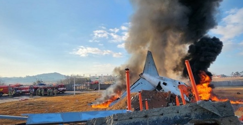 Schweres Flugzeugunglück in Südkorea: Boeing 737-800 mit 181 Insassen abgestürzt