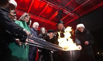 Lichter-der-Hoffnung-Chanukka-vor-dem-Brandenburger-Tor-unter-dem-Zeichen-der-Solidaritt