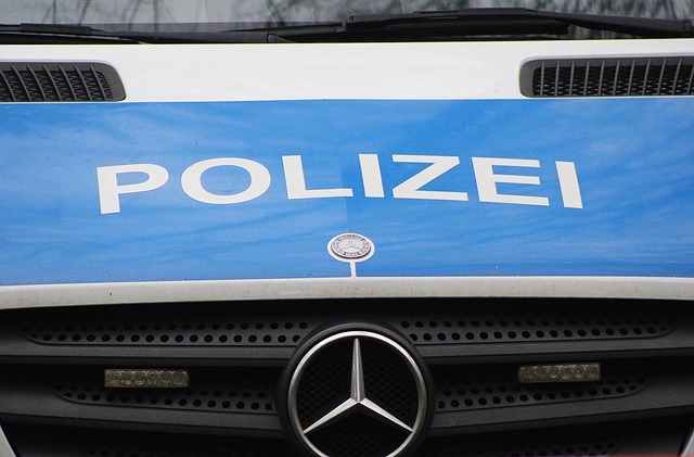 Schüsse und Stichverletzungen in Detmold: Polizei jagt flüchtigen Verdächtigen