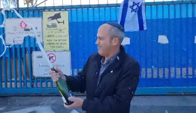 Jerusalem setzt UNRWA-Verbot um: Vize-Bürgermeister feiert Schließung des Hauptquartiers mit Champagner